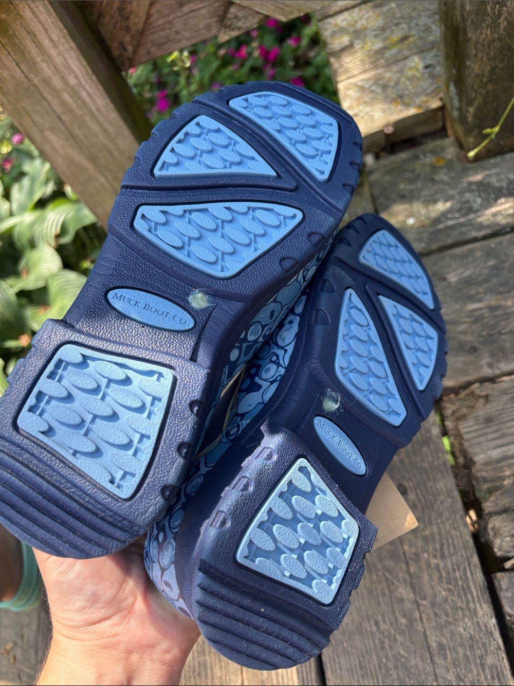 Muck Boot size 7.5 Blue Patterned Slip-On Garden Shoes - Picture 5 of 6